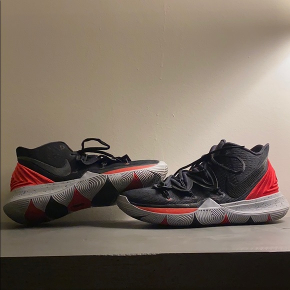 kyrie 5 size 9